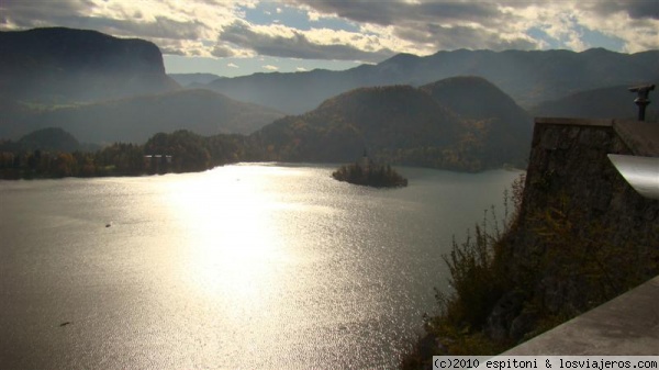 Lago Bled
Vistas de la isla en medio del lago Bled desde el castillo
