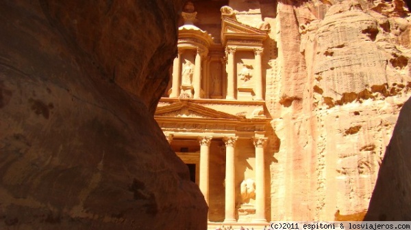 Petra. El Tesoro
Vista del Tesoro desde el tramo final del Siq. Probablemente el edificio más espectular de Petra.
