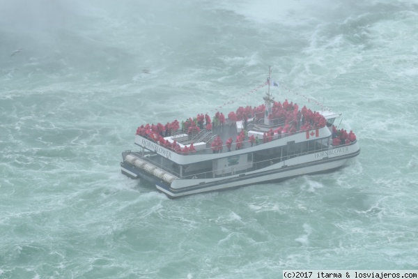 barco niagara
barco navegando por niagara
