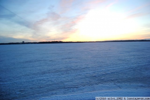 Atardecer sobre el Báltico helado
Puesta de sol sobre el Báltico congelado en Helsinki.
