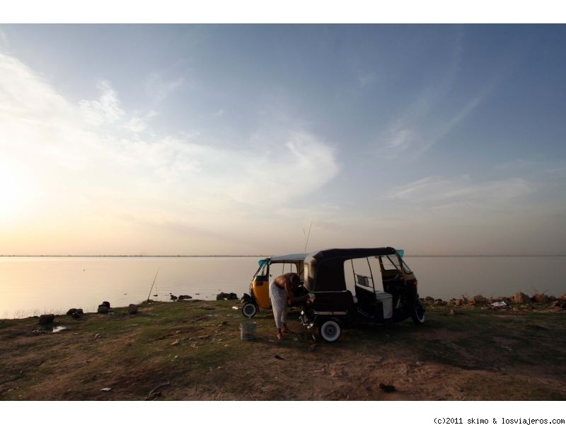 Viajar a  Sudan: Alquiler De Vehículos Keddy - Nilo blanco a su paso por Khartoum (Alquiler De Vehículos Keddy)