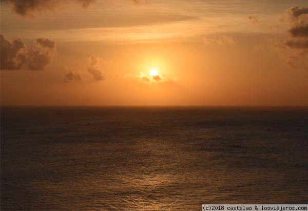 Puesta de sol en Uluwatu. Bali
Puesta de sol en Uluwatu. Bali
