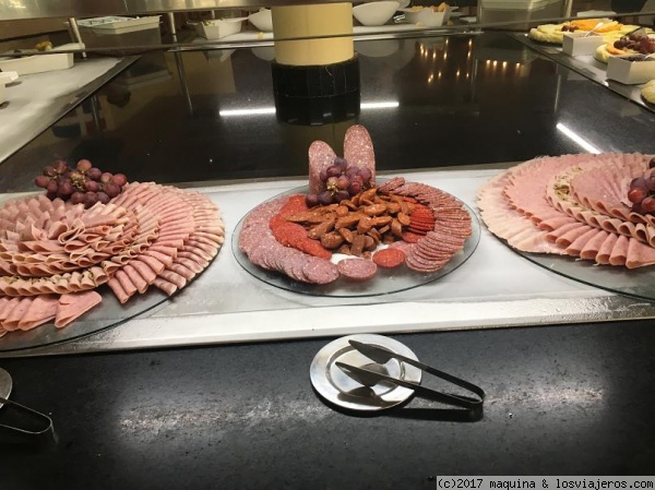 Mas platos del buffet
Mas platos del buffet
