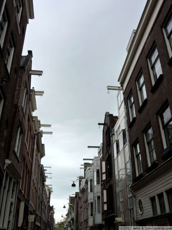 Viajar a  Holanda: Oficina De Objetos Perdidos - Ganchos de las casas de Amsterdam (Oficina De Objetos Perdidos)