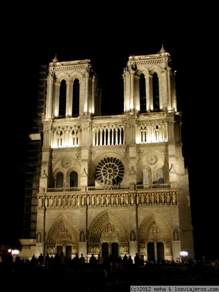 Vista norturna de la catedral de Notre Dame
París
