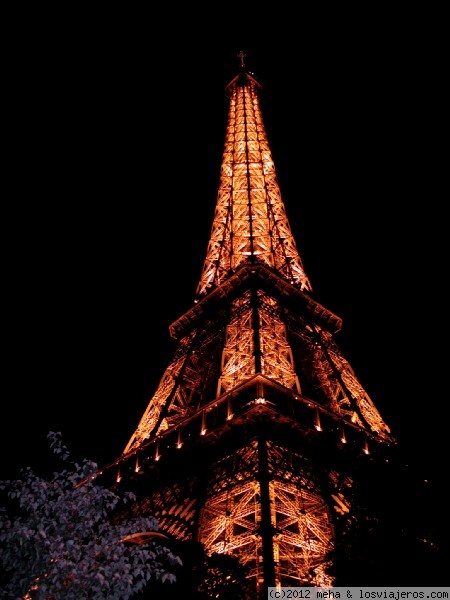 Torre Eiffel de noche
iluminación nocturna
