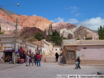 Purmamarca (Jujuy)
El pintoresco pueblo de Purmamarca, en la provincia de Jujuy, al pie del cerro de los 7 colores
