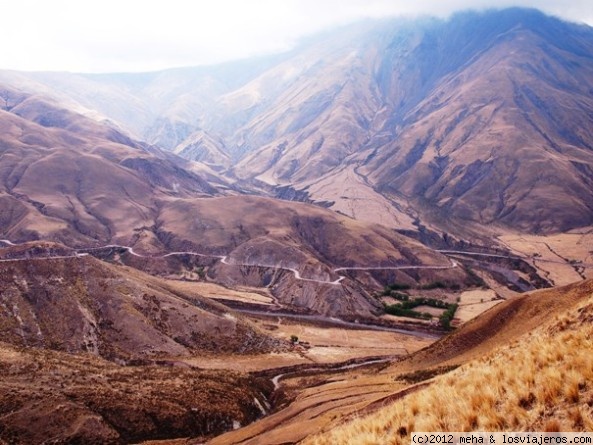 La Cuesta del Obispo
Subiendo la cuesta del obispo, que une Salta con Cachi, en el noroeste argentino. Una ruta con increíbles paisajes cambiantes, de 1200 m a más de 4000 m de altitud en pocos km
