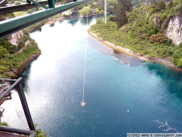 Bungy jumping en Taupo
nunca me atrevería
