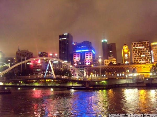 Melbourne de noche
Ciudad animada
