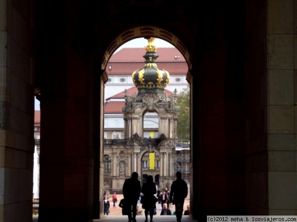 Dresde: bajo un arco
palacio de Dresde
