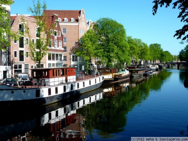Canales de Amsterdam
precioso día soleado

