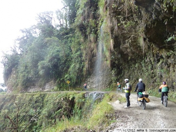 Aventura en bici por la carretera de la muerte
Excursión en bici por la carretera de la muerte, hacia los yungas bolivianos
