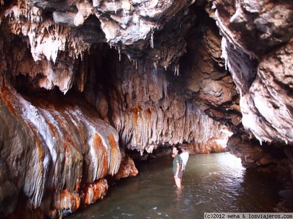 Puente del Diablo en La Poma (Salta)
Cueva de colores que ha formado el río Calchaquí a unos km del pueblecito de La Poma (Salta), en el lugar conocido como el Puente del Diablo
