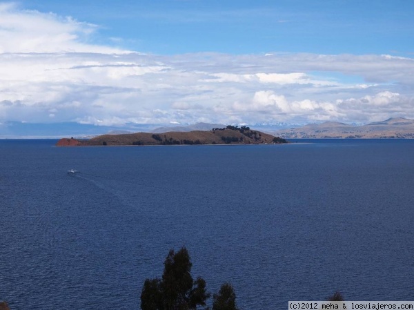 Isla de la luna en el lago Titicaca
En medio del lago Titicaca, zona boliviana
