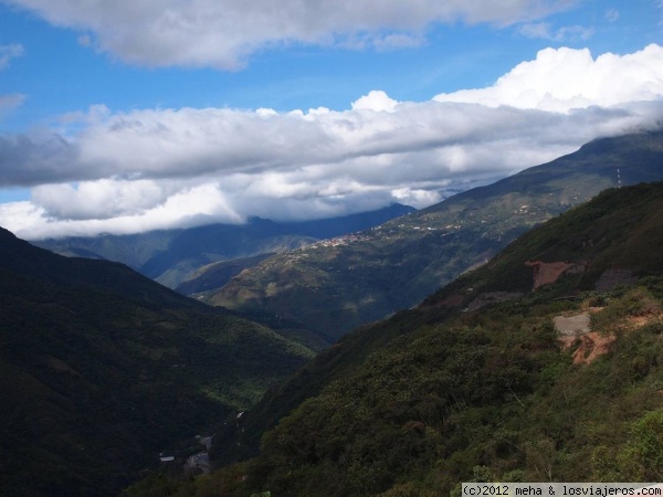 Carretera nueva de Coroico a La Paz
Vistas desde la carretera nueva de Coroico a La Paz
