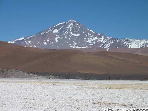 Volcán Llullaillaco visto desde el salar del Lllullaillaco
Hasta aquí no llega casi nadie, en Tolar Grande (Salta - Argentina), a unos 4000 m
