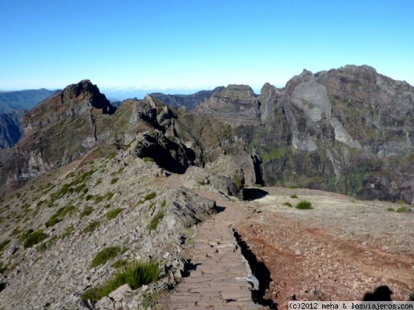 Inicio de la ruta de los dos Picos de Madeira
Espectacular ruta que une los 2 picos más altos de Madeira: pico Arieiro y pico Ruivo
