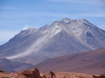 Volcán Ollagüe en Bolivia, humeando