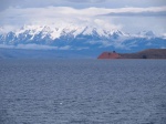 La Cordillera Real al fondo del lago Titicaca