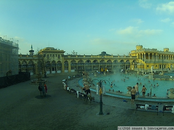 Baños Schezenyi
Una de las piscinas exteriores del complejo. Toda una experiencia salir a ella en pleno invierno
