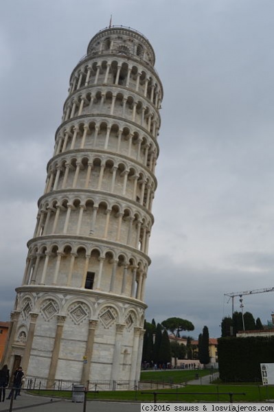 Torre inclinada de Pisa
Conocida torre inclinada de Pisa que forma parte del conjunto conocido como Piazza del Miracoli.
