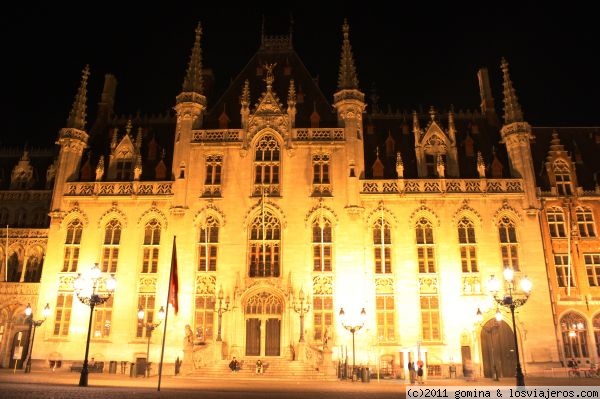 El palacio Provincial de noche
Toma nocturna del palacio Provincial de Brujas en la plaza mayor.
