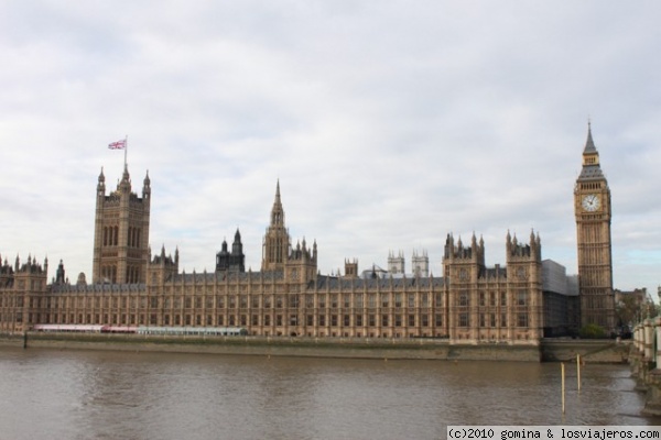 Vista del Big Ben
Es una foto de la casa del parlamento o palacio de Westminster junto con el Big ben, claro. La foto esta hecha desde el puente de Wetsmisnter, en Londres. en noviembre de 2010.
