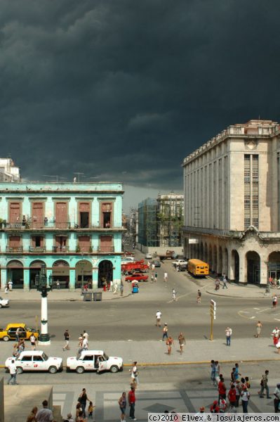 Tormenta en La Habana
Típica tormenta de 15 minutos en una tarde de agosto en La Habana.
