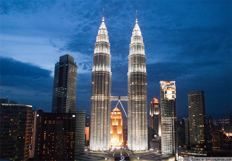 Opiniones Vuelos Internos Malasia 2023 en Sudeste Asiático: Torres Petronas en Kuala Lumpur