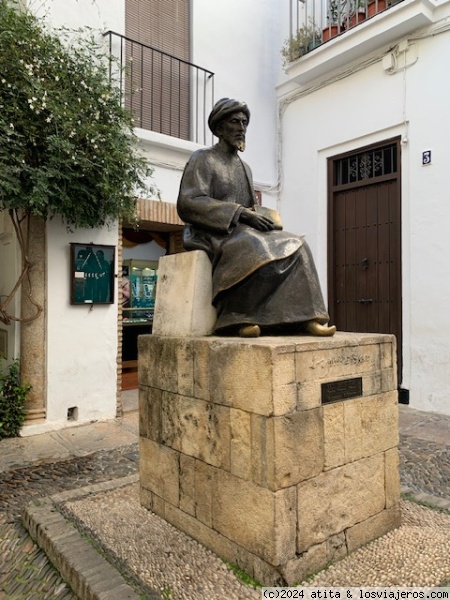 Sabio filósofo. Córdoba.
escultura del barrio judío cordobés al que hay que tocas cabeza, pie o libro según pidas un deseo.
Sabio filósofo. Córdoba.
escultura del barrio judío cordobés al que hay que tocas cabeza, pie o libro según pidas un deseo.