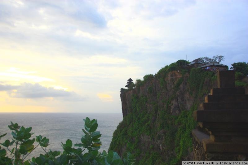 Viajar a  Indonesia: Edge Cancelar Transmisiones - TEMPLO DE ULUWATU - BALI (Edge Cancelar Transmisiones)