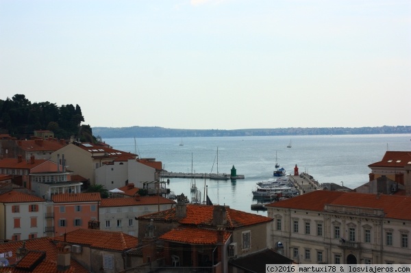 TEJADOS DE PIRAN
Vistas de la ciudad costera de Piran con sus tejados
