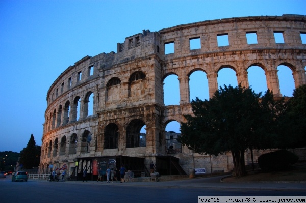 PULA ARENA
El anfiteatro de la ciudad costera de Pula, en la costa istriana Croata. Es uno de lo seis anfiteatros conservados más grandes del mundo.
