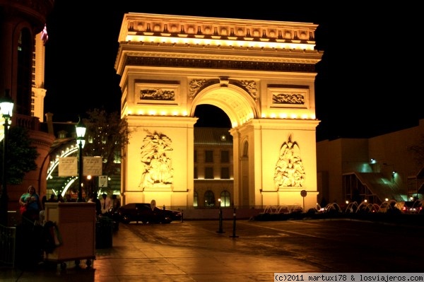 EL ARCO DEL TRIUNFO EN LAS VEGAS
El arco del triunfo en el hotel Paris de Las Vegas ¿pero qué no tendra esta ciudad?
