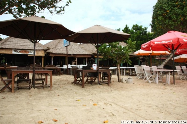 Restaurante en la playa de jimbaran
El restaurante en la misma playa de Jimbaran. Y la comida barata y buenisima.
