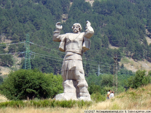 sredna gora
estatua
