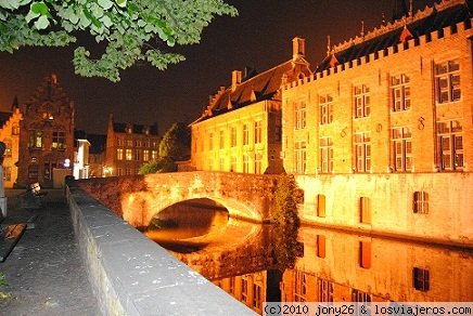 Noche en Brujas.
Esta fotografia fue la primera que tome de noche.
