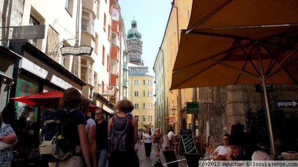 Calles de Innsbruck
Una de las calles de Innsbruck con la Stadtturm al fondo
