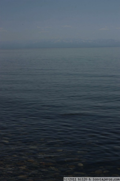 Lago Baikal
Lago Baikal, Listvyanka. 
El lago Baikal contiene el 20% de agua dulce del planeta.
