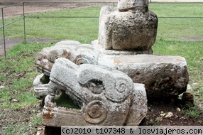 Cabezas de Serpiente en Chichen-Itzá
Cabezas de Serpiente en Chichen-Itzá
