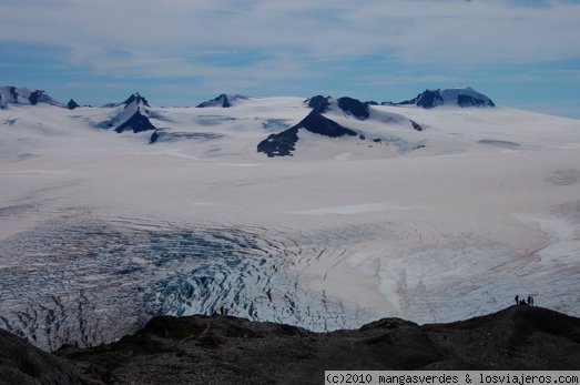 Harding Icefield
Espectaculares vistas desde arriba de la Harding Icefield Trail, en Kenai Fjords National Park, Alaska. Este campo de hielo cubre 483 Km2, sin contar los glaciares que descenden de él.
