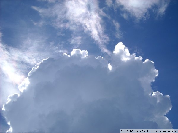 nube
nube en el cielo de riviera maya ,mexico
