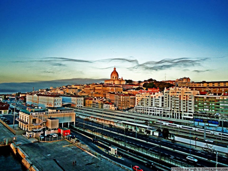 Viajar a  Portugal: Lisboa - Amanece en el muelle de Santa Apolonia (Lisboa) (Lisboa)