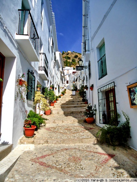 Calle tipica en Frigiliana (Malaga)
Casco antiguo morisco.Este pueblo ha ganado varios concursos de embellecimiento.
