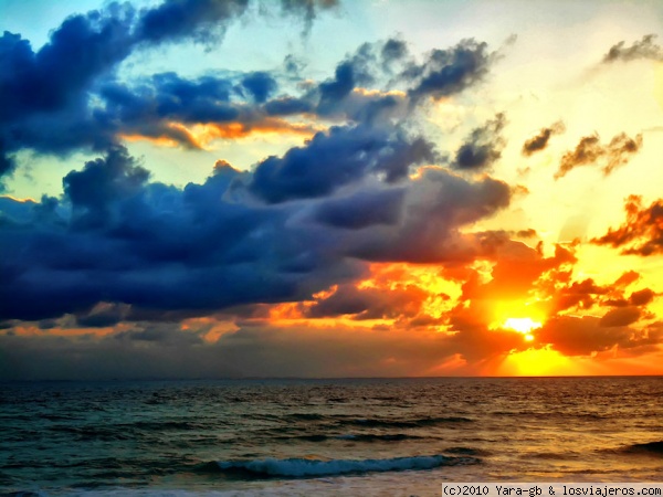 Playa de los Lances - Tarifa (Cadiz)
Amenazaba lluvia pero no llovió y entonces solo tuve que tener paciencia y fuè un atardecer magico.
