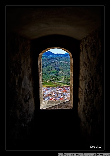 Castillo arabe de Olvera (Cadiz)
Olvera es uno de los prublecitos de la llamada ruta de los pueblos blancos de la sierra de Cadiz.
