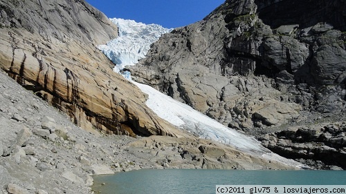 Glaciar de Briksdal
Lengua de Briksdal del glaciar Jostedal. Impresiona el retroceso de esta lengua en los últimos años.
