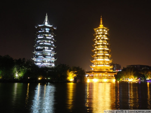 Pagodas del Sol y la Luna
Pagodas del sol y la luna en Guilin (China)

