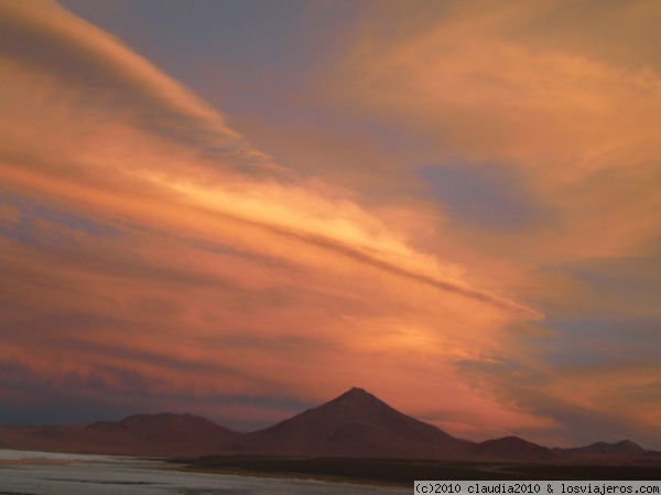 Atardecer en la Laguna Colorada
Atardecer en la Laguna Colorada. Región del salar de Uyuni, Potosí - Bolivia
